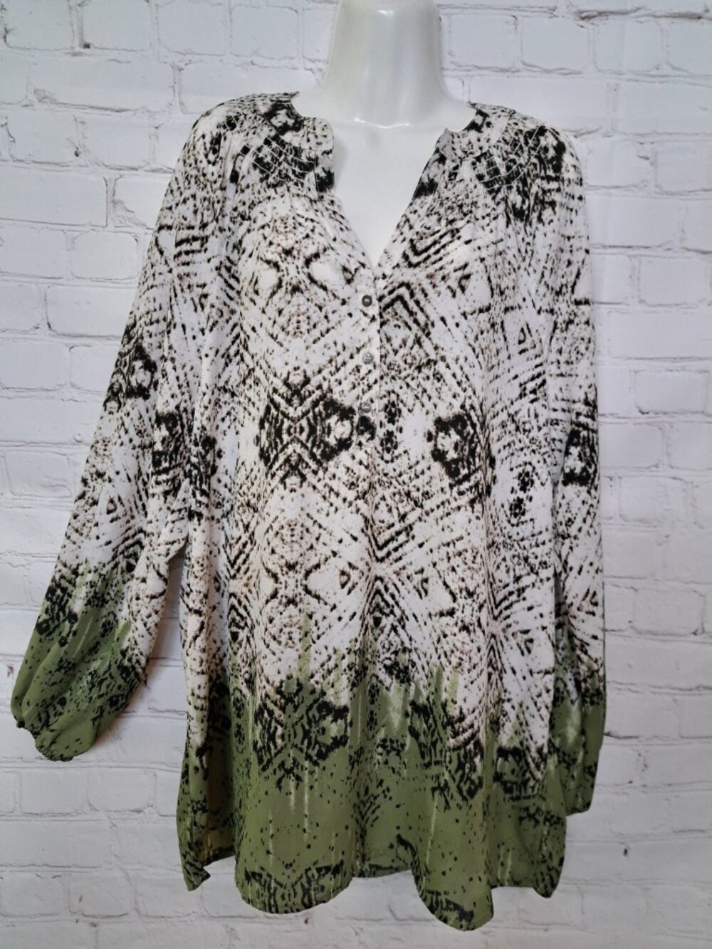 Chaus New York NEW Abstract Snake Print V- Neck Top Size Large